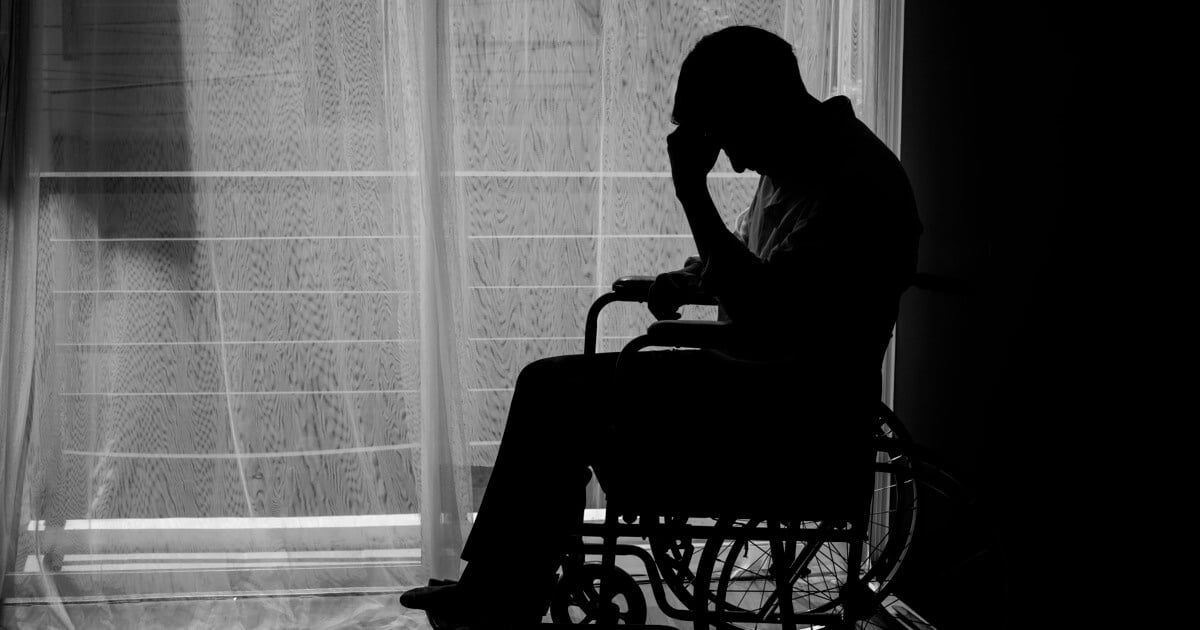 Man was injured at work and is now in a wheelchair. He is desperate to know what workers comp lawyers won't tell you but should.